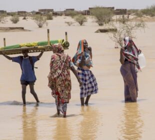 Poplave uzrokovane obilnim sezonskim kišama uništile su ogroman broj domova u državi Kartum i Sudan. Fotografija: Agencija Anadolu / Getty Images
