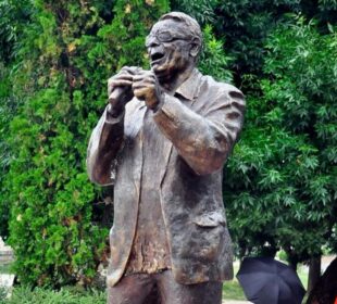 Spomenik Šabanu Bajramoviću na Keju; foto: Nišvil