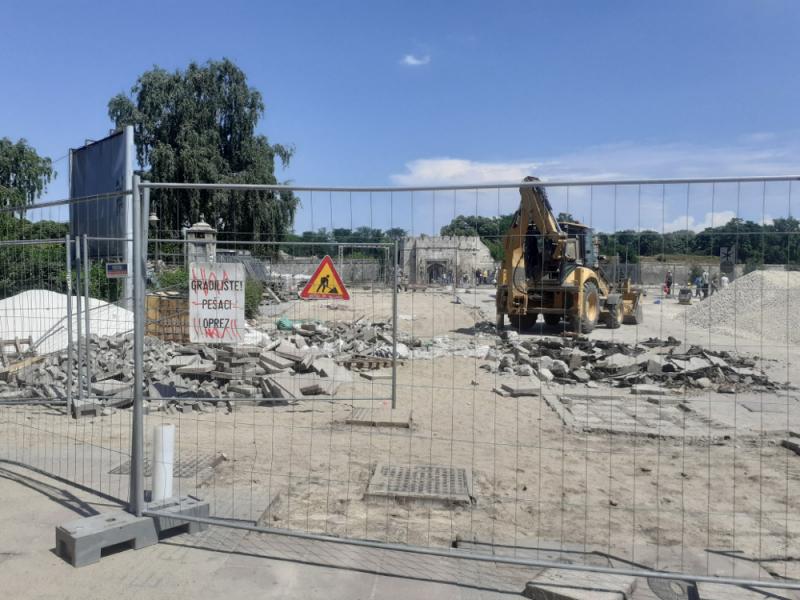 Radovi na trgu, podsećaju opozicionari, počeli pre 2 godine 29. juna; foto: JV/T. R.