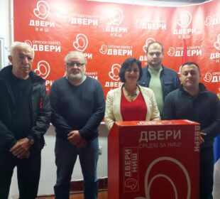 Izlaze na izbore; foto: Dveri