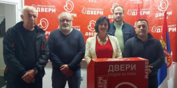 Izlaze na izbore; foto: Dveri