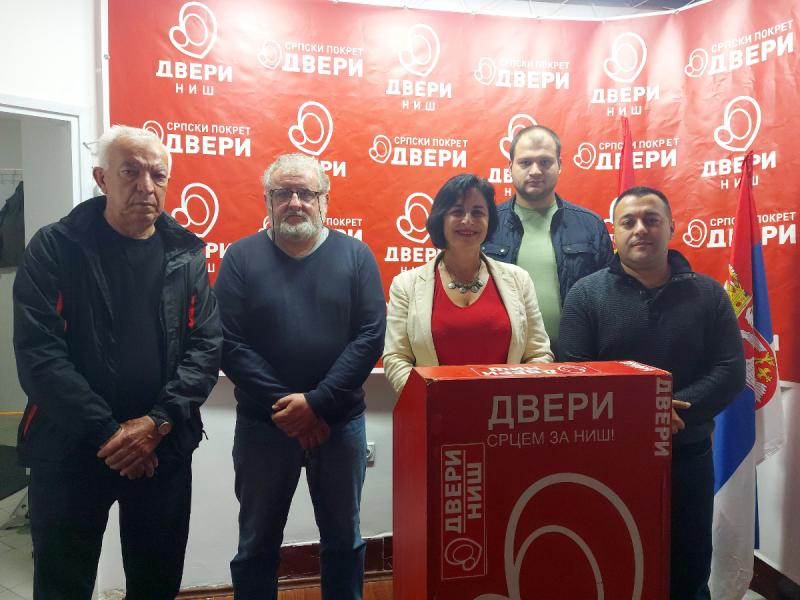 Izlaze na izbore; foto: Dveri