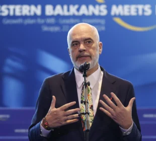 Preuzeto sa izvora: FOTO: BORIS GRDANOSKI / TANJUG/AP