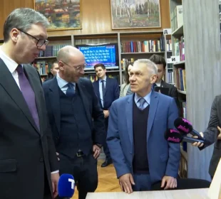 Preuzeto sa izvora: Vučić posetio Ruski dom