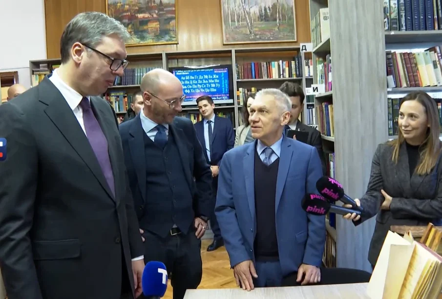 Preuzeto sa izvora: Vučić posetio Ruski dom